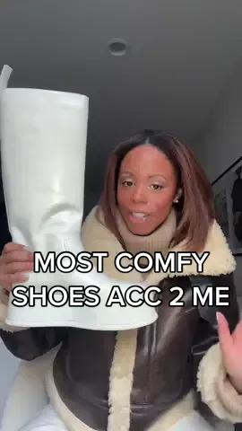 I have a column on Who What Wear sharing more of my shoe pics called, If The Shoe Fits #comfortableshoes #bestshoes #shoepicks #shoelover #fashioneditor 