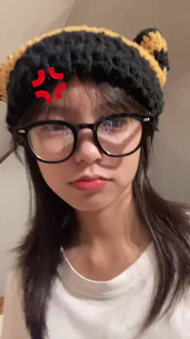 Cute cat beanie from,,, ueue