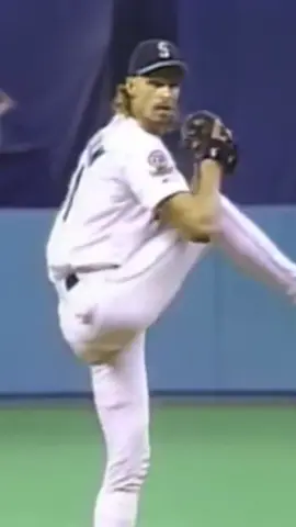 Randy Johnson falling rounding 1b on a sure Extra-Base hit...and the chalk outline the next day. 💀 #baseball #pitching #pitchingninja 