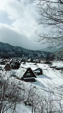 If you are heading to Japan this winter be sure to add the traditional alpine village of Shirakawa-go to your list ❄️ one of the best winter destinations in Japan #japan #winter #destinations #travel #visitjapan #shirakawago #snow #beautifuldestinations #白川郷