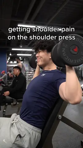 Shoulder pain sucks so let's fix your form 😎 #shoulderpress #shoulderpain #shoulderinjury #fitnesstips #exerciseform 