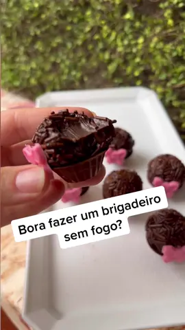 Brigadeiro sem fogo 🔥 #brigadeirogourmet #brigadeirotradicional #brigadeiro #receita #receitinhas #receitademilhoes #receitadedrinks #brigadeiros #brigadeirosemfogo #amobrigadeiro #tpm #videoviral #fy #brigadeirando 