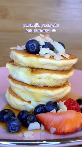podano śniadanie do łóżka 🥞 #łatwyprzepis #przepisnaśniadanie #śniadanie #pancakes #pankejki #słodkie 