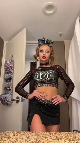Back in black 🖤 #cheer #BSB #FastTwitchContest 