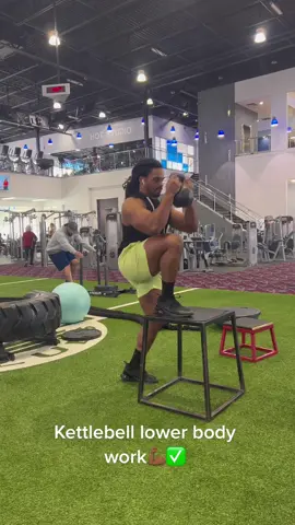 Kettlebell lower body work let’s go 💪🏾✅ Tag / Share / Save  Perform 4 sets of 10 reps each leg  Click link if you need help with your fitness goals   #kettlebell #Fitness #kettlebellworkout #workout #crossfit #gym #kettlebells #training #kettlebelltraining #personaltrainer #fitnessmotivation #functionaltraining #strength #fit #kettlebellswings #motivation #kettlebell 