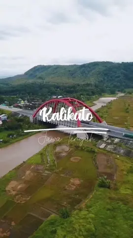 Jembatan Kalikuto merupakan Jembatan Tol yang menghubungkan antara Kabupaten Kendal dg Kabupaten Batang, terletak di Provinsi Jawa Tengah.  Cukup cantik untuk di abadikan moment 🥰 Lokasi:Jembatan Kalikuto Vidio:@chills_afz #jawatengah  #kalikuto #batang #kendal #tolbatang #jembatan 