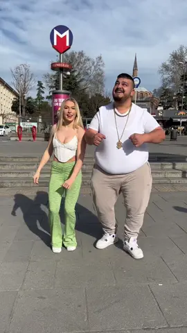 @astridwett69 Our guest from London 😎😎😎#bygöbekshow #göbekshow #londra🇬🇧 #kosova #pristine #sofiabulgaria🇧🇬 #bulgaristan #bulgariantiktok #LiveForTheChallenge #kayseriii #türkiyem🇹🇷🇹🇷🇹🇷 #38 #azerbaycan🇦🇿türkye🇹🇷tiktok #afrikaanstiktoks #hindistan #almanya🇩🇪 #amerika🇺🇸 #bulgaristan🇧🇬❤️ #lübnan🇱🇧 #skibiridopdop #wendesday  