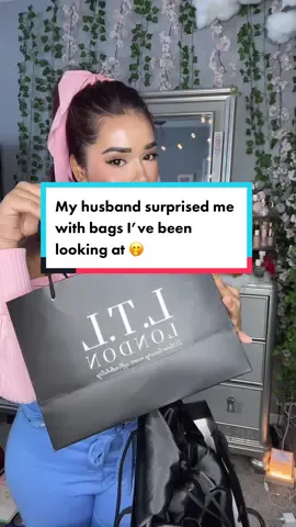 Love a man that listens ✨  he went over the top and I love it 😆💟  @thisguylevii thanks my love 🤭💕 . . . . . #unboxing #ltllondon #ltl #bags #luxurybag #surpise #fyp #foryou #foryoupagе #gifts 