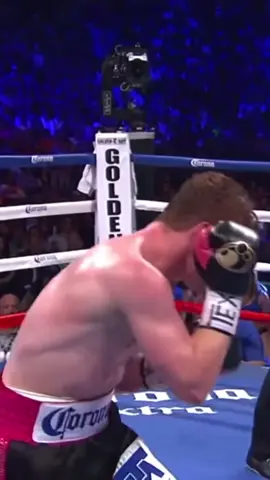 Canelo Dodging Punches Like The Matrix! 🥊😮🧈 #shorts #canelo #boxing #fans #favorite