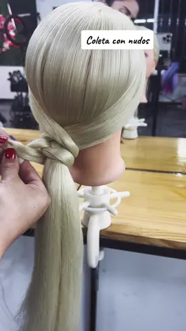 El video más fácil de cómo realizar un cola con trenzas #trenzasfaciles  #trenzas  #braids #artistatiktok #viralvideo #viral 