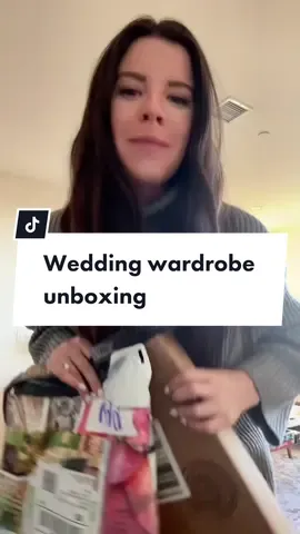 Unbox my getting ready robe and rehearsal dinner dress with me! #bridalunboxing #bridalunboxwithme #weddingwardrobeideas #moniquelhuillierbride #vchapmanstudio 