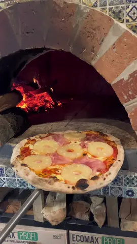 Co myślicie o ananasie na pizzy😅 #pizza #funny #dc #żart #viral 