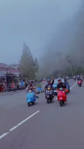 kelana hari mingguu  yaa tawangmangu...#60s #dolanjateng #تحدي_نستله_سكويزي #pxseries #sunmori #GenshinImpact34 #ridding #vespa #scooter#2dekadersj 