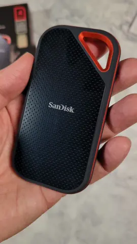 Need a pro backup solution? Here's the SanDisk Extreme Pro SSD V2. #TechTok #SSD 