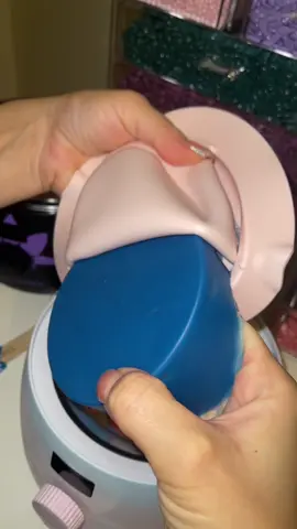These silicone wax bowls from tress wellness  literally save so much time having to clean my wax heater! #foryoupage #foryou #fyp #wax #waxing #asmr #satisfyingvideo #waxing #waxcleaning #viral #waxingvideo @Tress Wellness Waxing Kit 💜 
