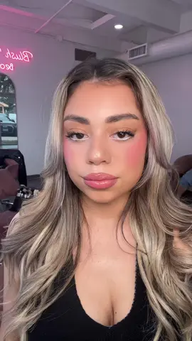 Following @alix earle makeup routine💕 we forgot the faux-freckles🥲 #alixearle #alixearlemakeup #alixearlegrwm #alixearlemakeuproutine 