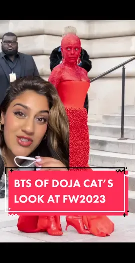 HOW DID SHE STAY SITTING FOR SO LONG 😭 #dojacat #patmcgrathlabs #fw2023 #parisfashionweek 