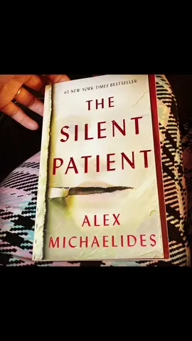 #book #BookTok #books #bookworm #bookclub #booktoker #bookrecommendations #thesilentpatient #alexmichaelides  #suspense #suspenseful #mystery #wtf #wtfmoment #bookcase #bookreview 