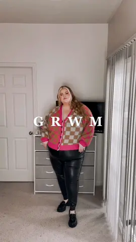 Featuring the new @torrid collection! 🖤 #workoutfit #plussizeclothing #ad #torridambassador #torrid #curvytiktok #curvyfashion #plussize #grwm #glam #officefits 