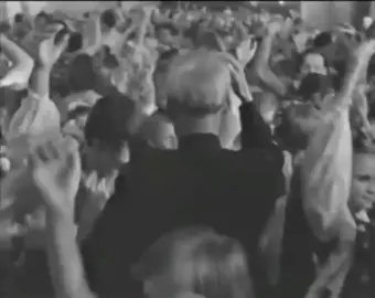 Bác Hồ khiêu vũ