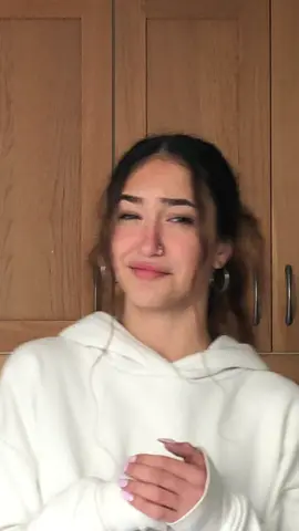 Nai k mena me eknevrizoun ta shmadakia sta ntoulapia syggnwmh 