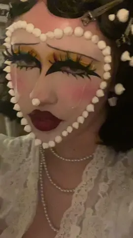 i put melanie’s album on my face🧁🦷🎠 #coquette #coquettemakeup #vintagemakeup #f4irvv #vintagefashion #melaniemartinez 
