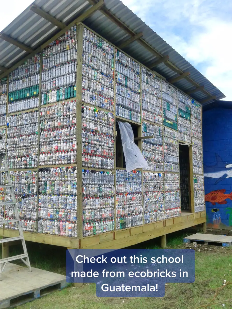 What are your thoughts on this school made from ecobricks? ♻️🧱 📍El Quetzalito, Guatemala  #ecobrick #guatemala #recycling #upcycling #innovation