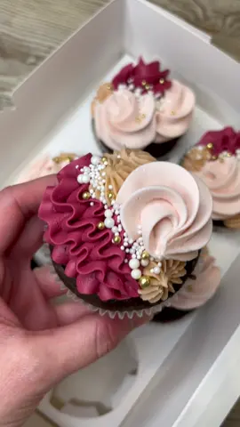 Piping tips/nozzles: Wilton 1M, 4B, & Ateco 852✨ chocolate cupcakes with cream cheese buttercream with americolor & colour mill food coloring for the buttercream! #cake #cupcakes #cakereel #cakereels #food #Foodie #viral #cakemaking #cupcakedecorating #cupcaketiktok #baketok #caketok #cakemaker #homemade #reelsviral #satisfying #satisfyingvideo #pipingvideo #foodoftheday #fyp #cakelover #howto #tutorial #LearnOnTikTok 