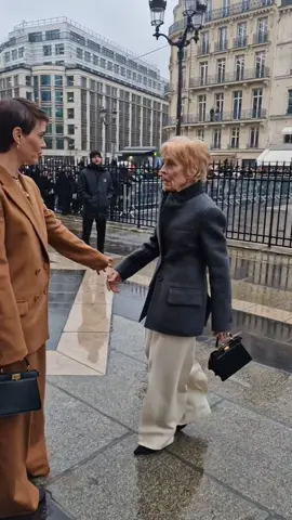 #sarahpaulson #hollandtaylor #fendi #fendicouture #fashionweek #TikTokFashion 