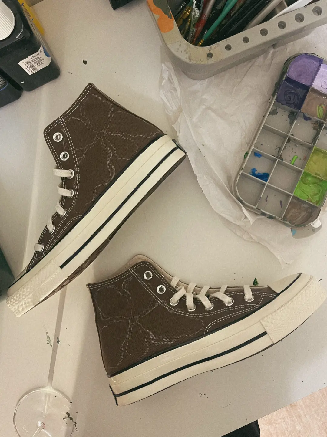 these earth tones are my favorite shoe I’ve painted yet 🤎 parrottpaints.com 