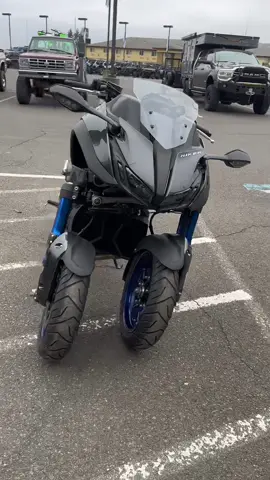 2019 Yamaha Niken. Only 342 miles. #yamaha #streetbike #niken #thefuture #wtf #oregon #pnw #transformers 
