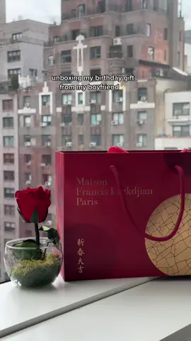 Xq unboxing el regalito que me dio mi novio ultimate birthday gift from my boyfriend in Chinese new year packaging @maisonfranciskurkdjian #unboxing #patai #luxury #baccaratrouge540 #baccaratrouge 