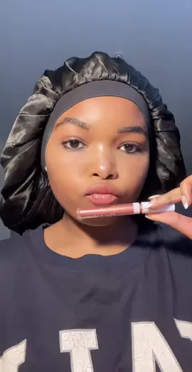 Little Sparkle 🤍  #lightglam #lipglosspoppin #concealerhack #powdercoating #eyebrowstutorial #highlightertutorial #lipcombotiktok #facebasetutorial #blackgirltiktok #nycinfluencer @wetnwildbeauty @merit @maybelline 