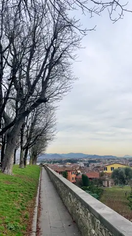 The old city of #Bergamo 🏰 #fyp #foryou #foryourpage #travel #traveltiktok #travellife #winter #italy #bergamo #lombardia 