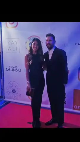 Cái kiểu nắm tay cho vợ dắt đi của anh Si nhìn cưng quá #messi #antonelaroccuzzo #viral #leomessi 