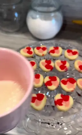 Made the cutest cookies from @pillsbury 💗 This is such a fun and budget friendly activity to do with the kiddos for Valentines 💕 #bermfarmhousedecor #valentines #bakingcookies #funonabudget #lovetobake 