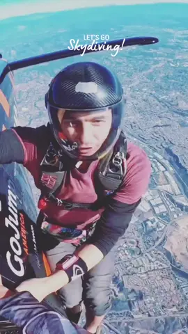🤩🪂🤘🏻 Enjoy with @skydiving_official✅  . . . ⠀⠀⠀⠀⠀ . . ⠀⠀⠀⠀⠀⠀⠀⠀  ⠀⠀⠀⠀⠀⠀⠀⠀⠀ Posted • @puka.luke Creative flow with @massimocaramel  • Head Up pass through, with a carve during transitioning. • Kart wheel • Stall into a backflip  • Mess around #dynamic #skydive #angles #adrenaline #freeflying #skydiver #skydiving #creative #gojump @gojumpamerica