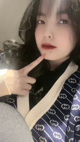 có nhiều vết thương ko thể dùng tay để chạm vào, cũng như có những chuyện kp cứ muốn là có thể nói ra 😾 #linhhtayy   