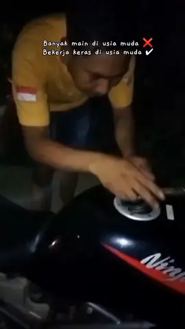 lihatlah kami wahai bapak2 petinggi ,,,Knpa pertalite selalu dipersulit buat kami warung madura yg Makan Dgn keuntungan pertalite ,,,kami Rela Ngumpet2 Di hutan nyedot bensin kyg gni demi sesuap nasi 🥺#fypシ #Pertalite #rengTalango #warungMadura24jam #LagiTrend #flksyaguys🥰biarrame🥰 