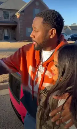 When somebody records a video of Wayne and Erica!  #nichesworld  #imforthestreetstour 