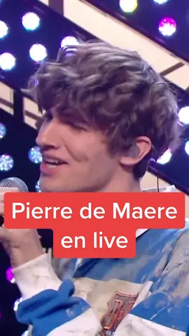 Le chanteur belge Pierre de Maere électrise le public de #Quotidien avec son titre « Enfant de ». Son album « Regarde-moi » sort aujourd’hui 🎶 #pierredemaere #chansons #regardemoi #chansonfrancaise #songs #yannbarthes 