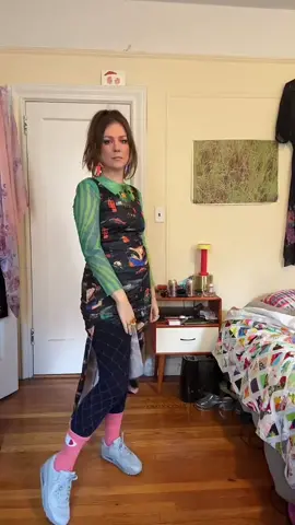 Blue and orange and green. Also the beauty filter can’t understand my face when I wear extreme make up Lol #vintagefashion #nyc #styling #GRWM #OOTD #fishnet 