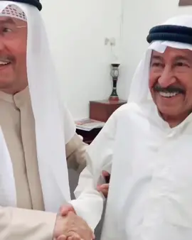 عندما يجتمع الكبار الفنان عبدالكريم عبدالقادر والفنان مصطفى احمد تجد البساطة لديهما ومحبة الناس لهما تقديراً لمًا قدموه لنا من فن اصيل 