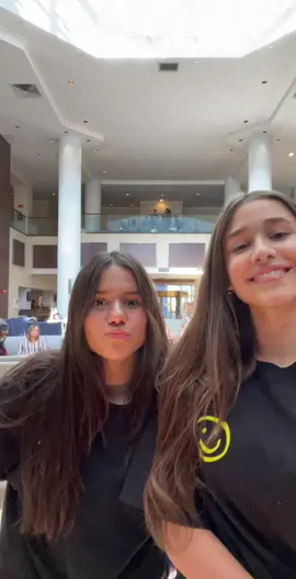 peep the girl in the back whos insane