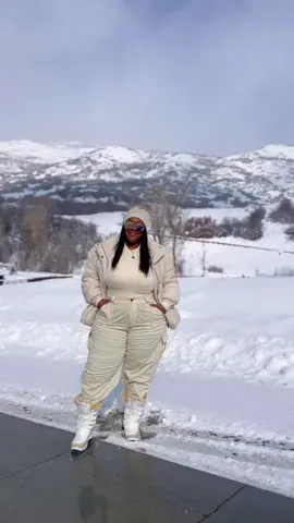 I’m in UTAH! As an LA girl, I’m very excited about this snow ❄️. Here with @Klassy Network and wearing pieces from their new collection! #GetAwayWithKN #KlassyNetworkPartner 