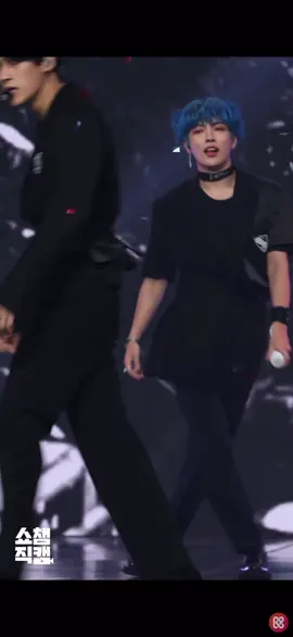 the blue hair, the half skirt, the facial expressions… everything is just 😮‍💨  #ateez #atiny #kimhongjoong #hongjoong #hongjoongfancam #ateezinception 