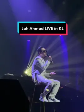 Di Pintu Syurga. Dedikasi kepada teman2 seperjuangan yang telah pergi. Habis satu hall menangis. #dipintusyurga #lahahmad #25yearslahahmadliveinconcert 