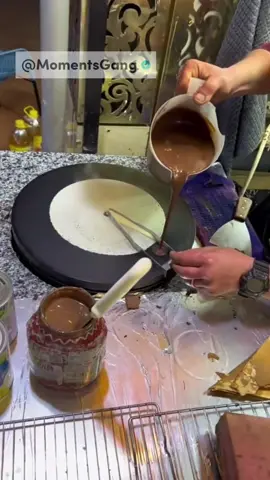 Making #chocolate #creps #streetfood