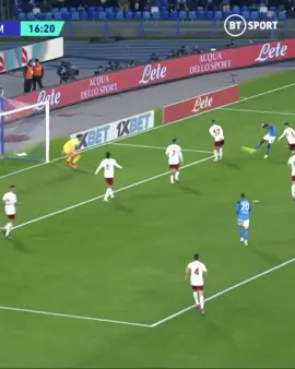 Chest, knee, volley, BOOM! Incredible stuff from Victor Osimhen 🙌