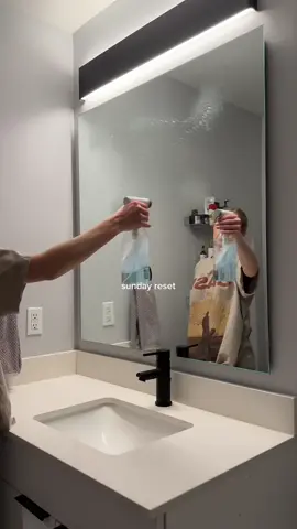 Quick sudnay clean up to start the week off🤌🏼🧹🧽 #sundayroutine #sundayreset #sundaycleaning #sundaycleaningday #sundayclean #sundayresetroutine #cleaningroutine #cleanwithme #satisfying #aesthetic #smallspaceliving #smallspaceclean #apartmentcleaning 